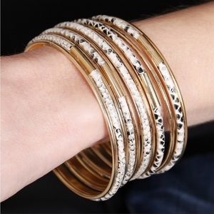❇️ White snakeskin bangle bracelet set